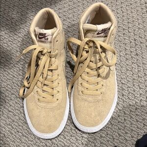 Nike SB High-Top Sneakers in Tan camel